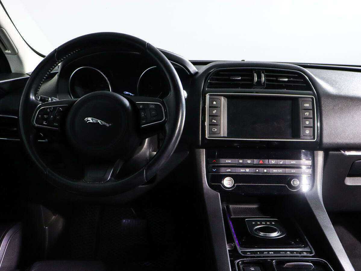 Jaguar F-Pace с пробегом — 2016 год. Фото: #9