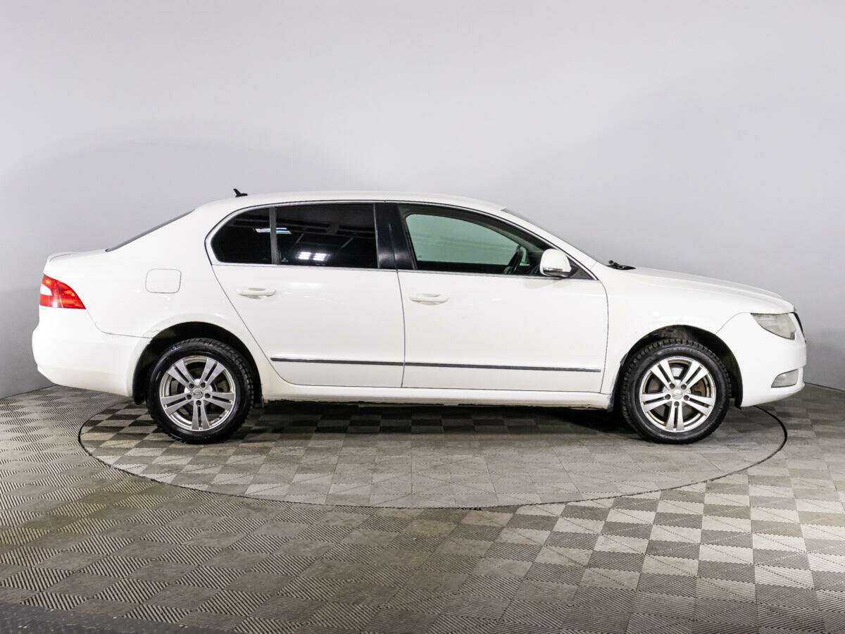 Skoda Superb с пробегом — 2011 год. Фото: #3