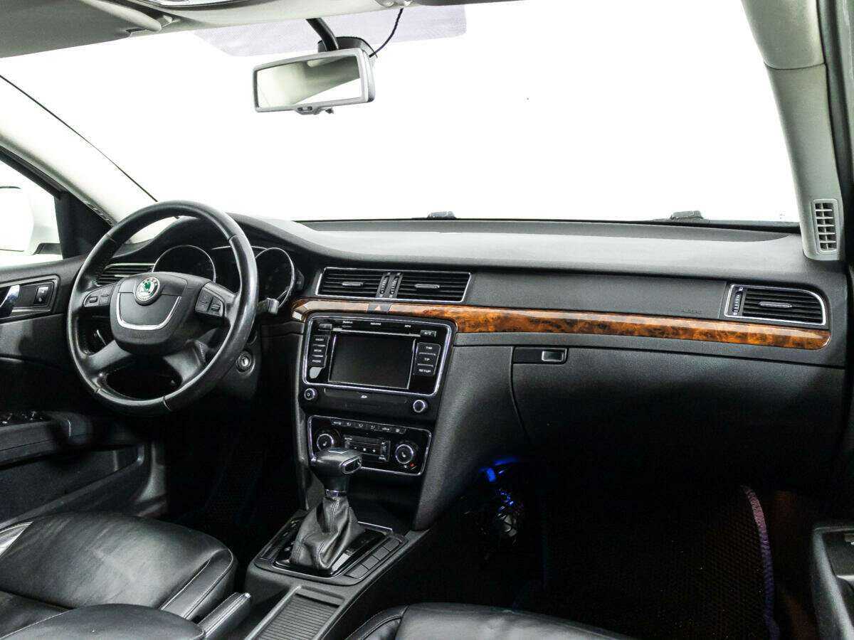 Skoda Superb с пробегом — 2011 год. Фото: #8