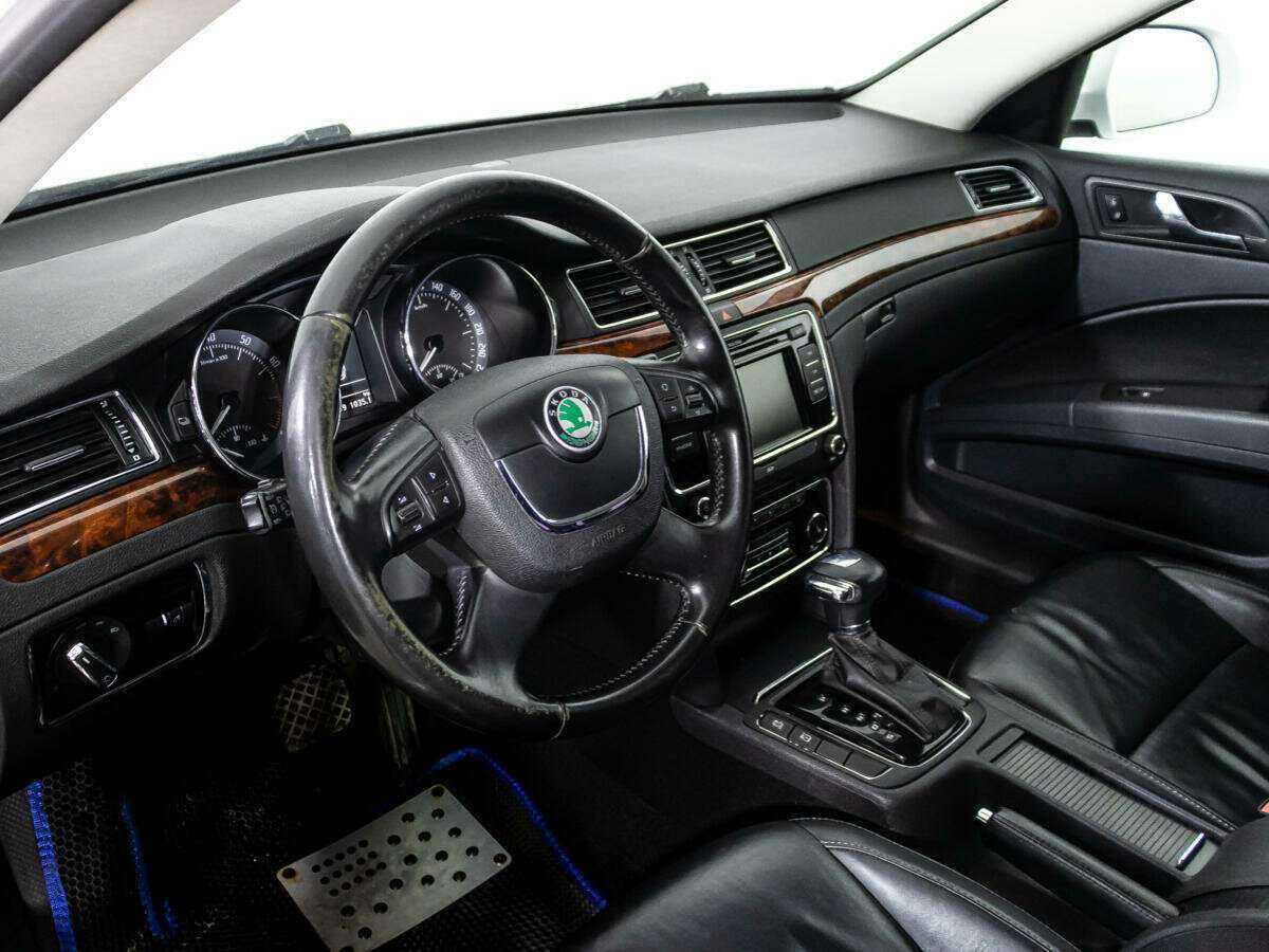 Skoda Superb с пробегом — 2011 год. Фото: #10