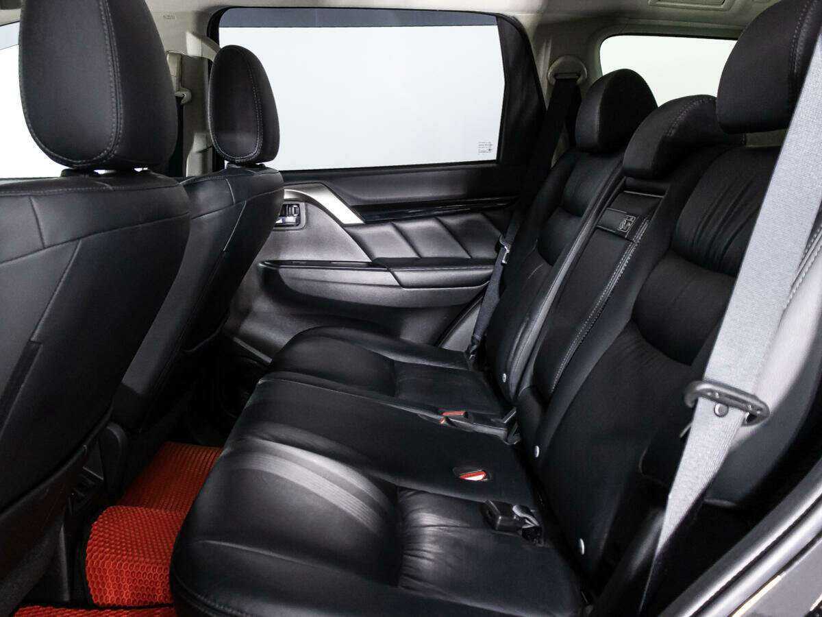 Mitsubishi Pajero Sport с пробегом — 2020 год. Фото: #9