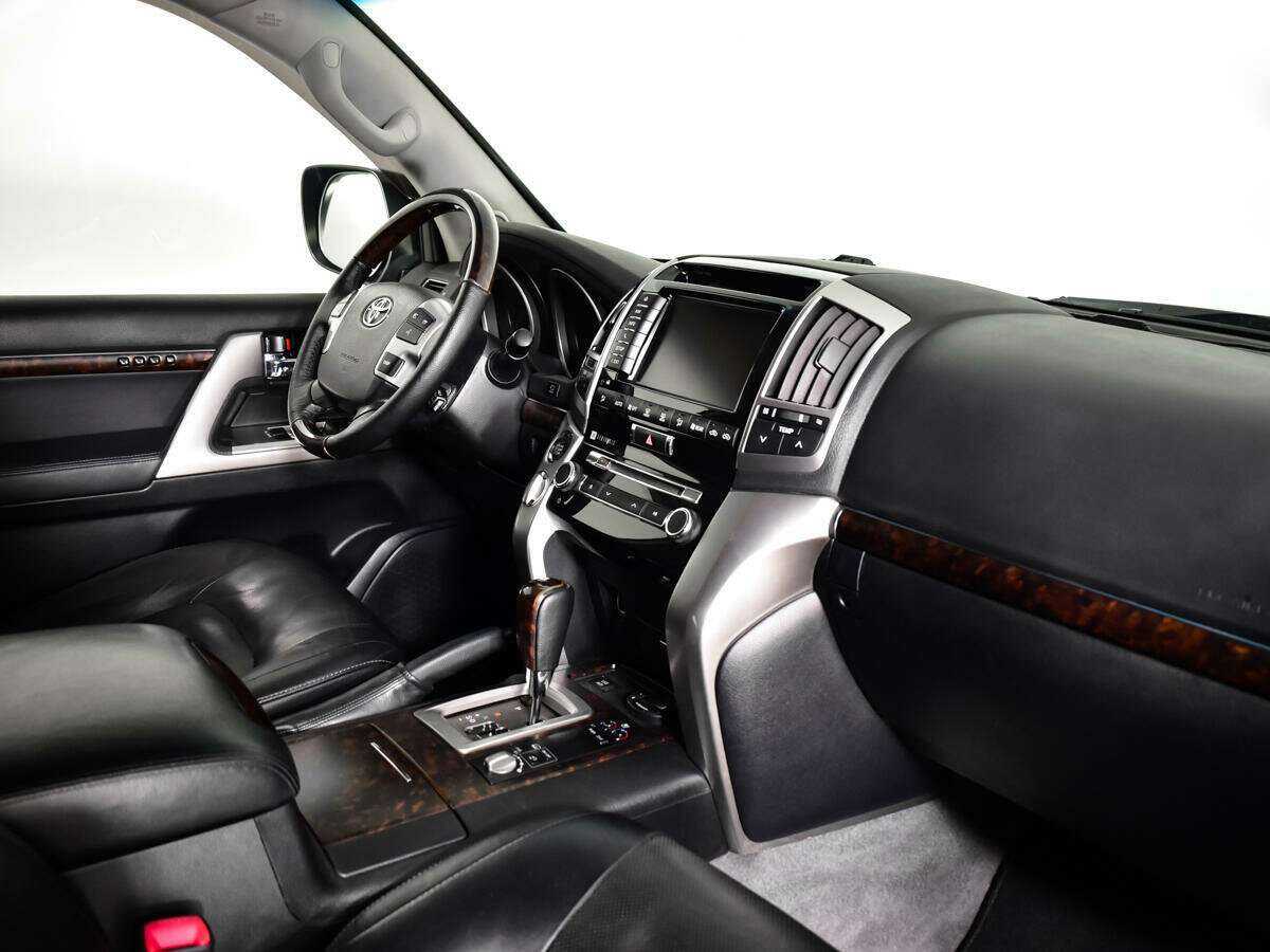 Toyota Land Cruiser с пробегом — 2012 год. Фото: #8