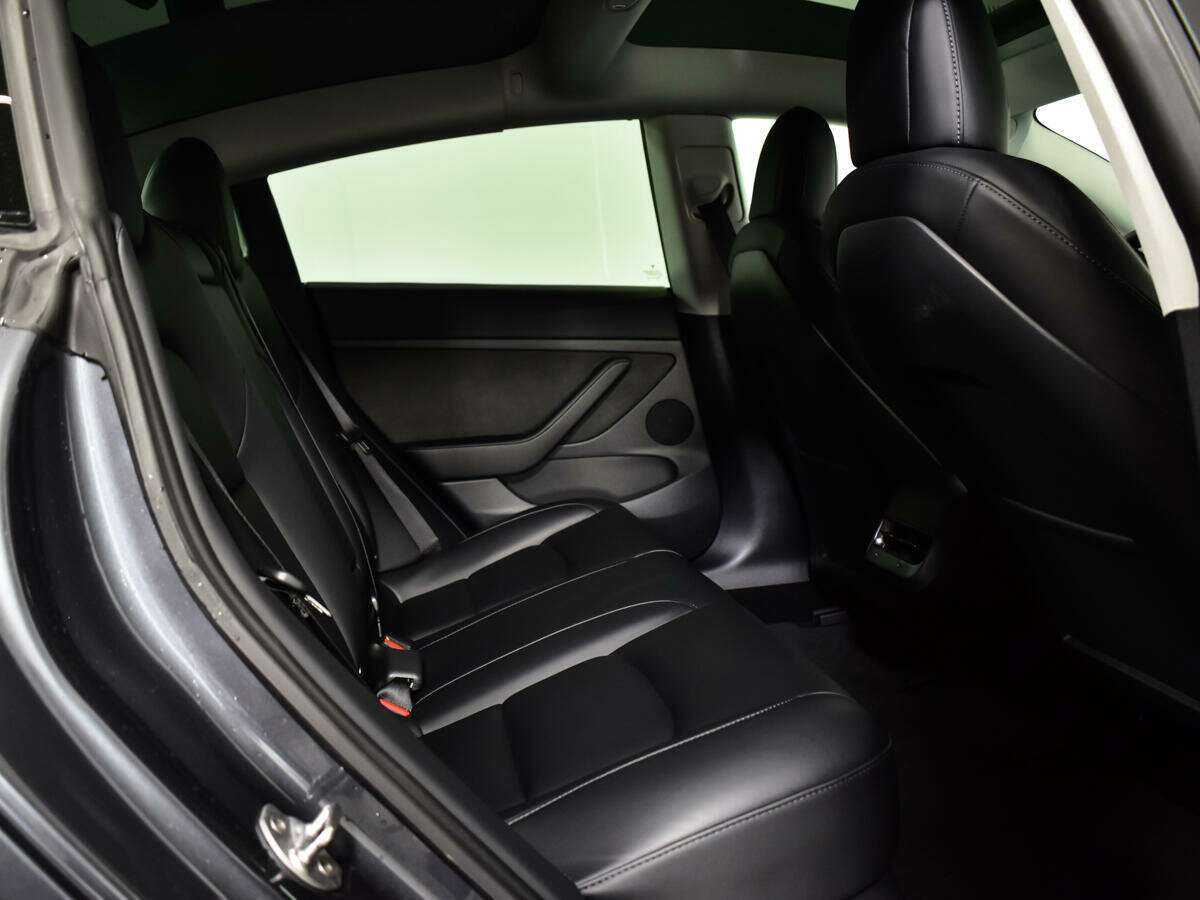 Tesla Model 3 с пробегом — 2021 год. Фото: #9