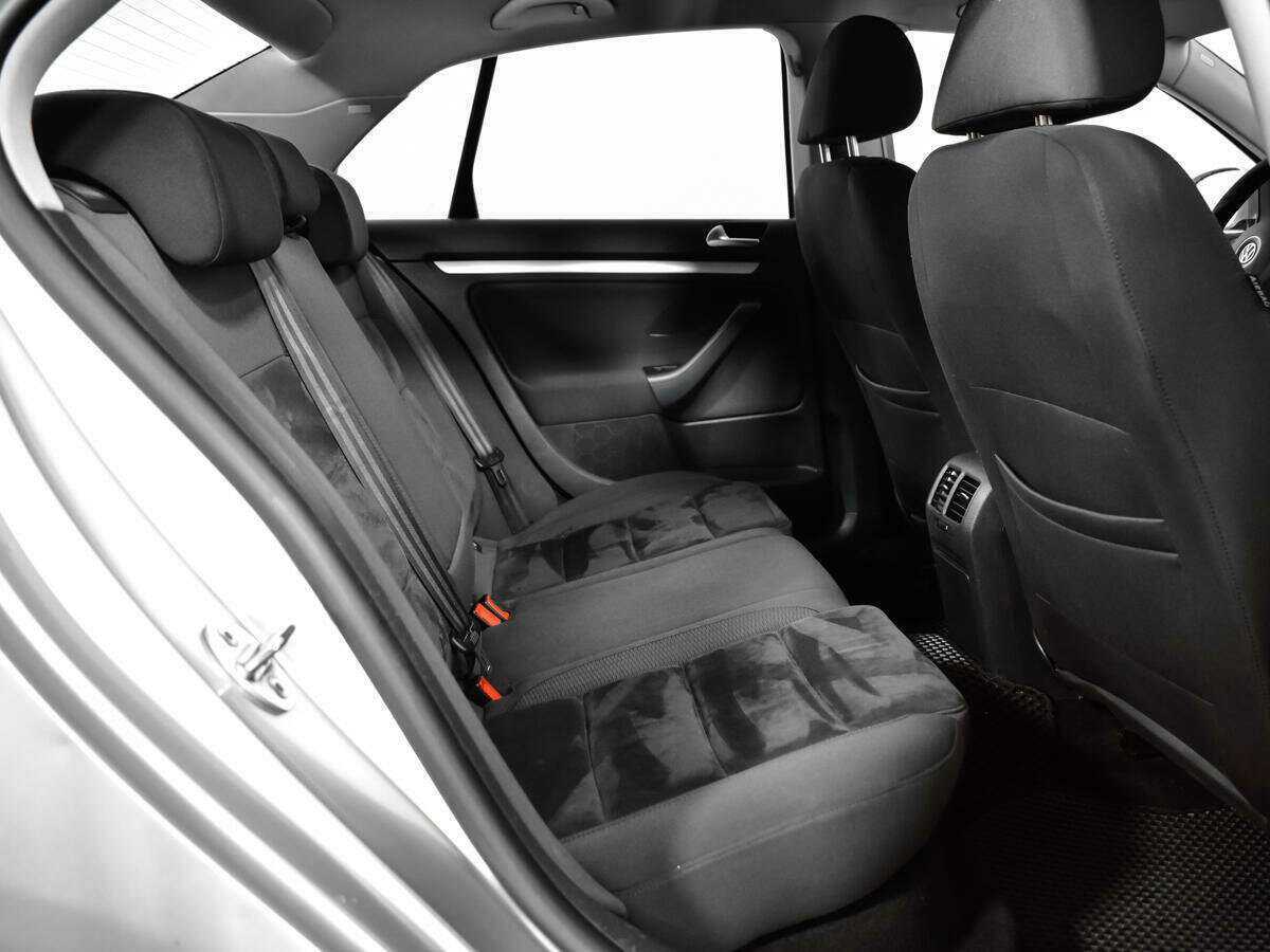 Volkswagen Jetta с пробегом — 2010 год. Фото: #9