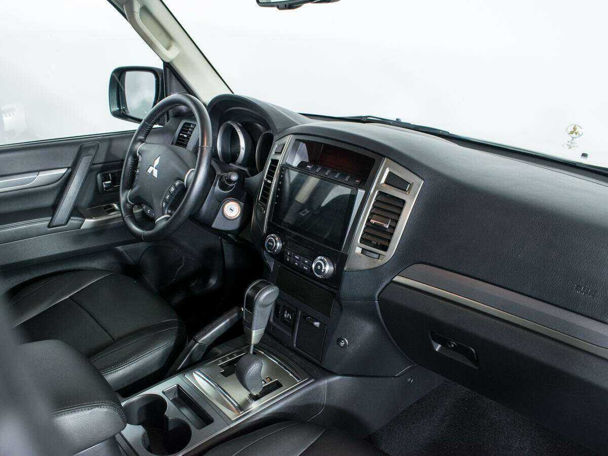 Mitsubishi Pajero с пробегом — 2021 год. Фото: #8