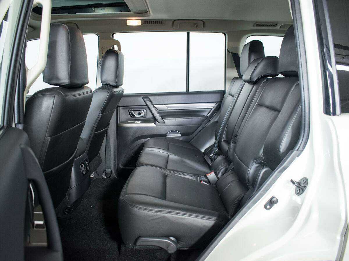 Mitsubishi Pajero с пробегом — 2021 год. Фото: #9