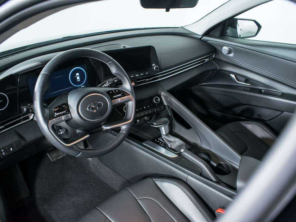 Hyundai Elantra с пробегом — 2023 год. Фото: #12