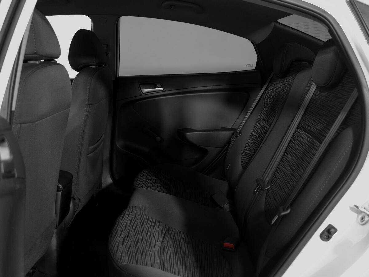 Hyundai Solaris с пробегом — 2015 год. Фото: #9