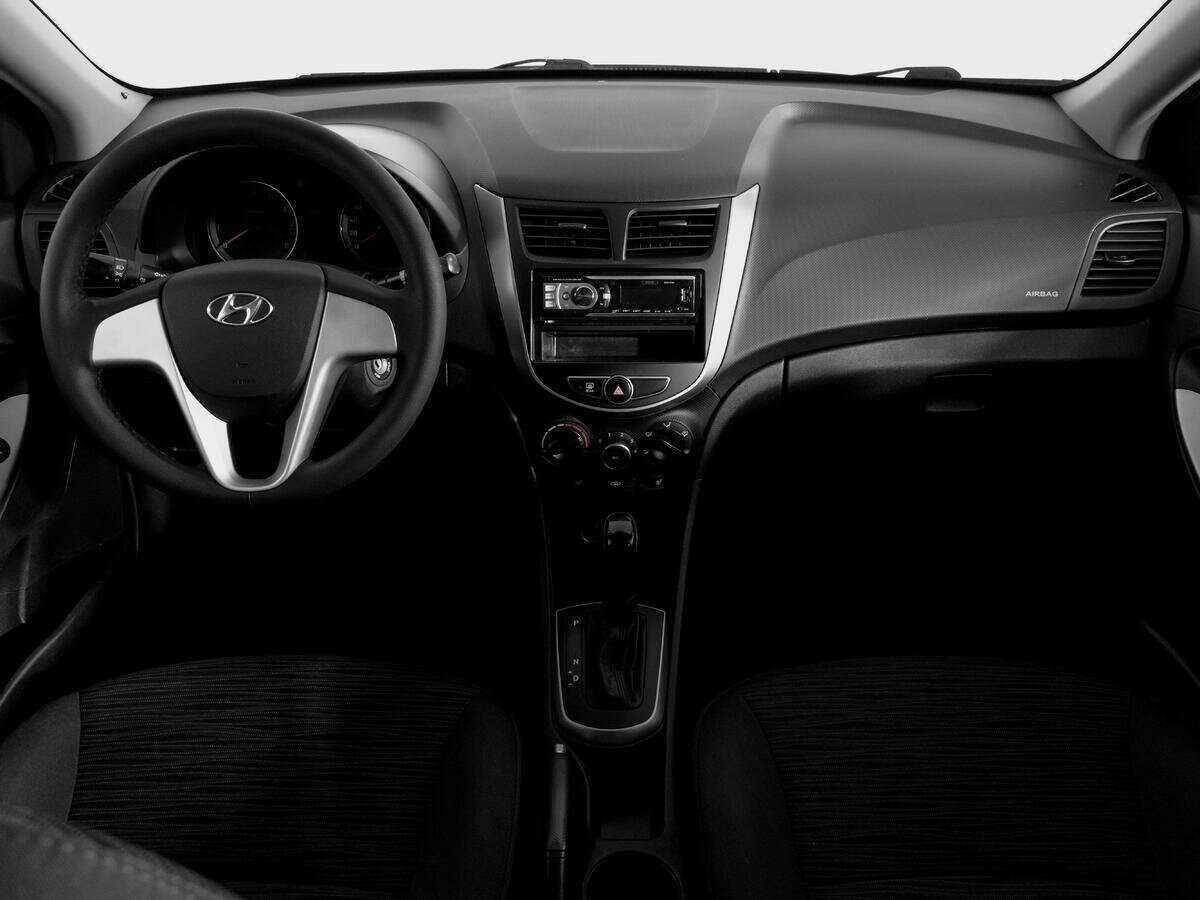 Hyundai Solaris с пробегом — 2015 год. Фото: #11