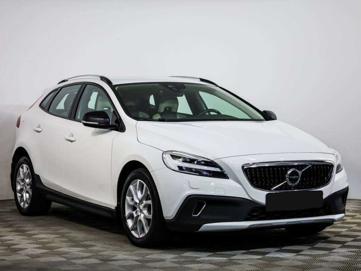 Volvo V40 Cross Country с пробегом — 2018 год. Фото: #1