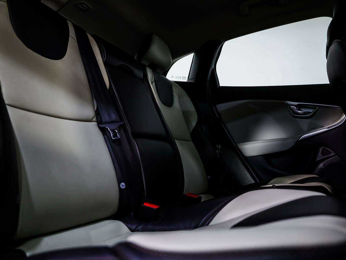 Volvo V40 Cross Country с пробегом — 2018 год. Фото: #9