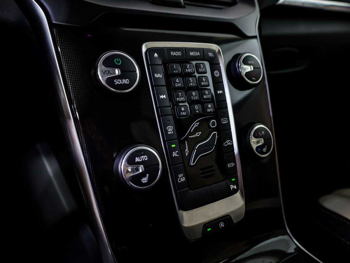 Volvo V40 Cross Country с пробегом — 2018 год. Фото: #11