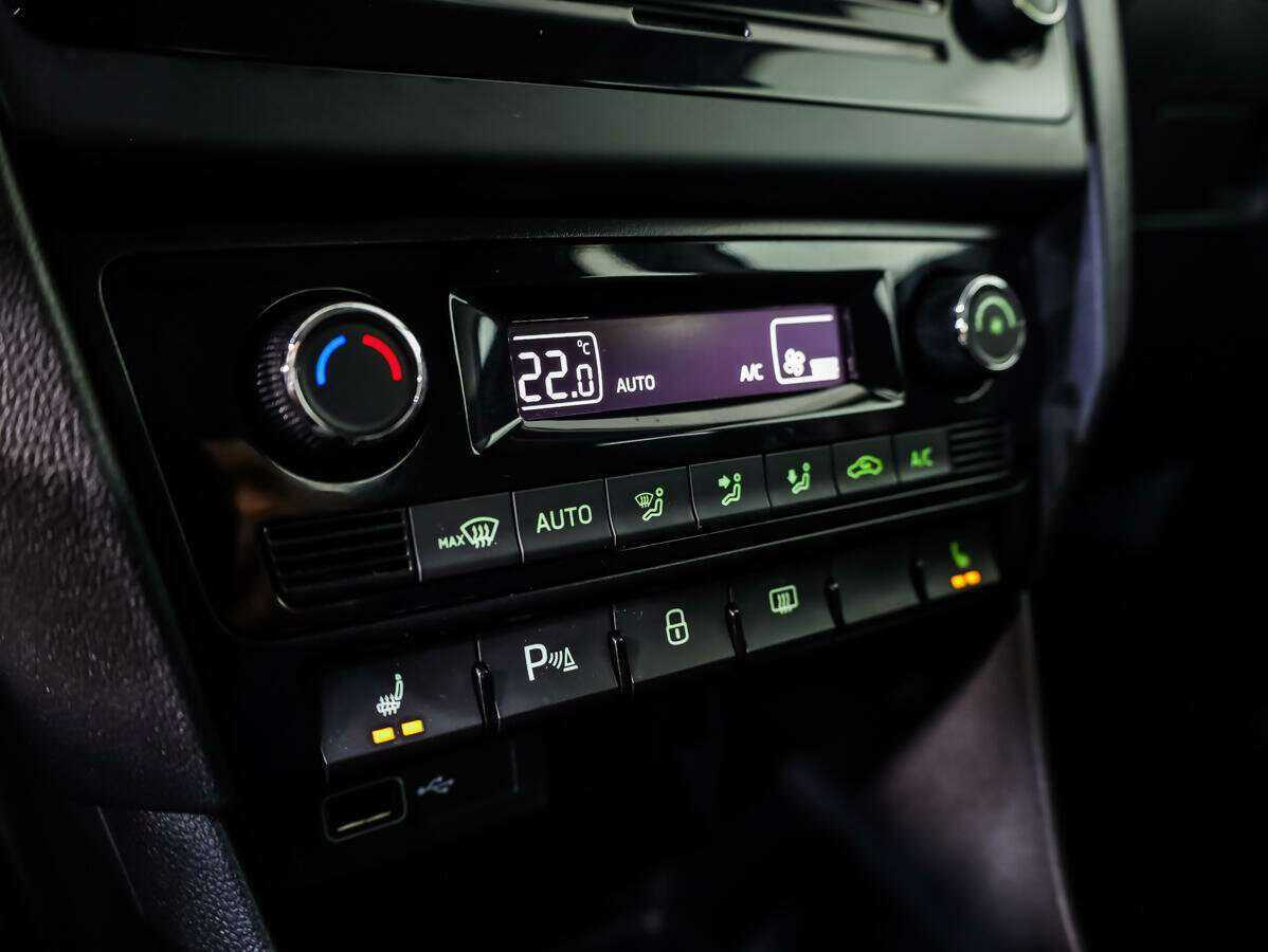 Skoda Rapid с пробегом — 2018 год. Фото: #13