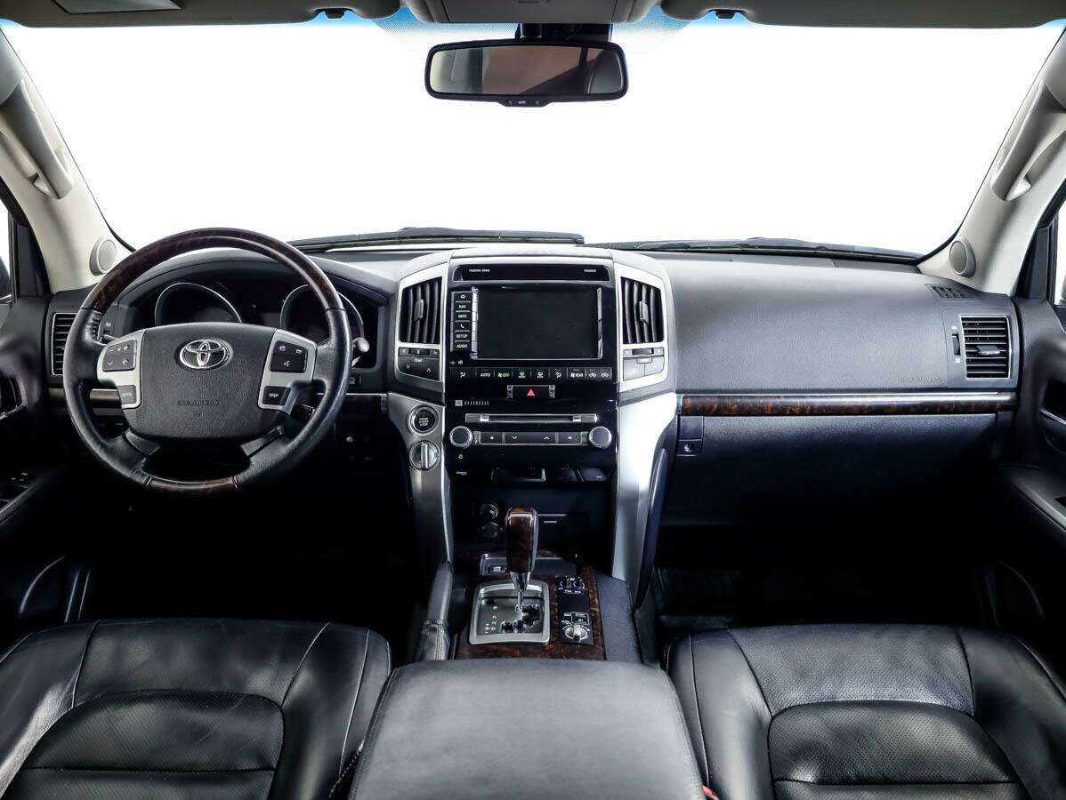 Toyota Land Cruiser с пробегом — 2012 год. Фото: #8