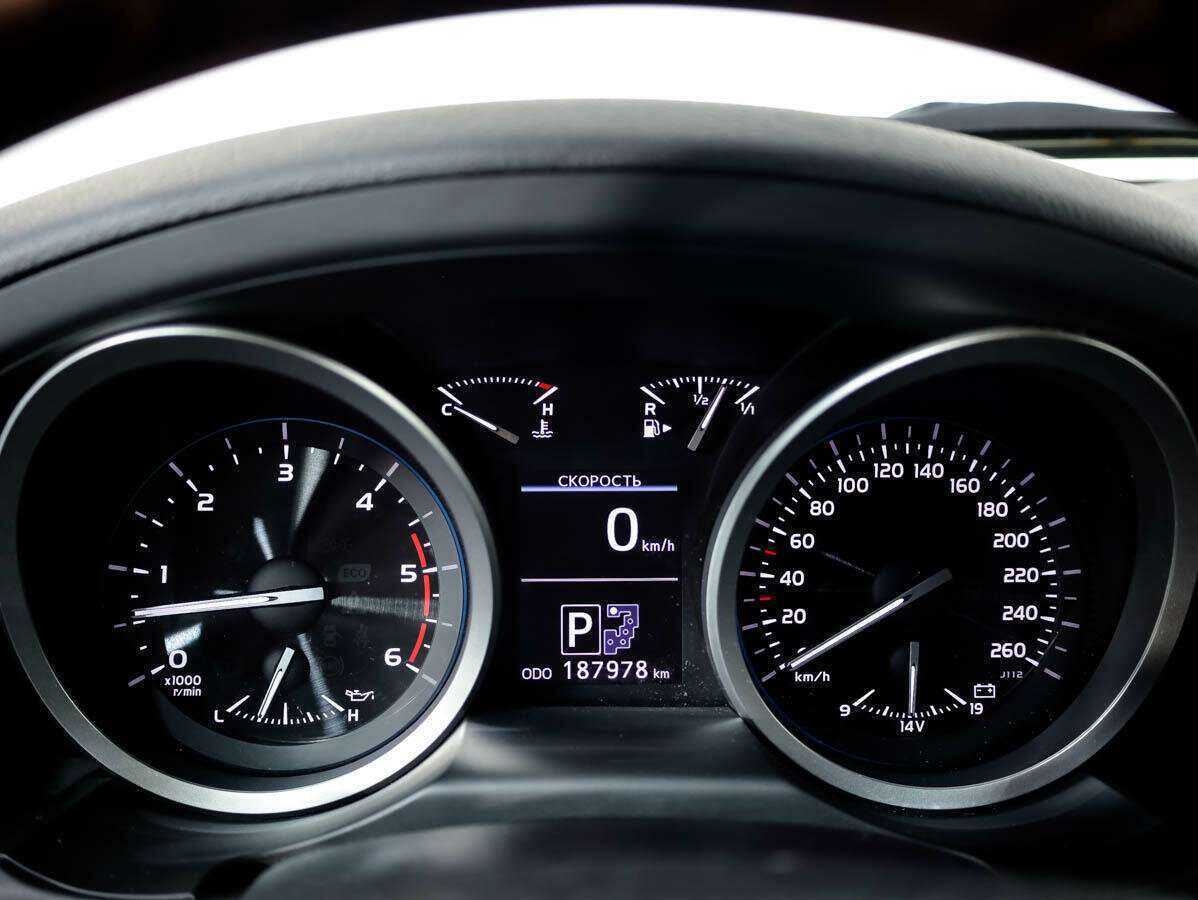 Toyota Land Cruiser с пробегом — 2012 год. Фото: #9