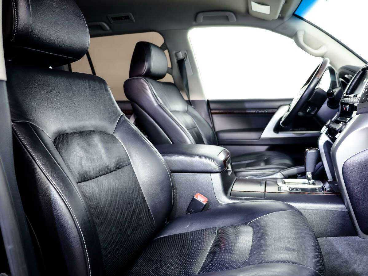 Toyota Land Cruiser с пробегом — 2012 год. Фото: #10