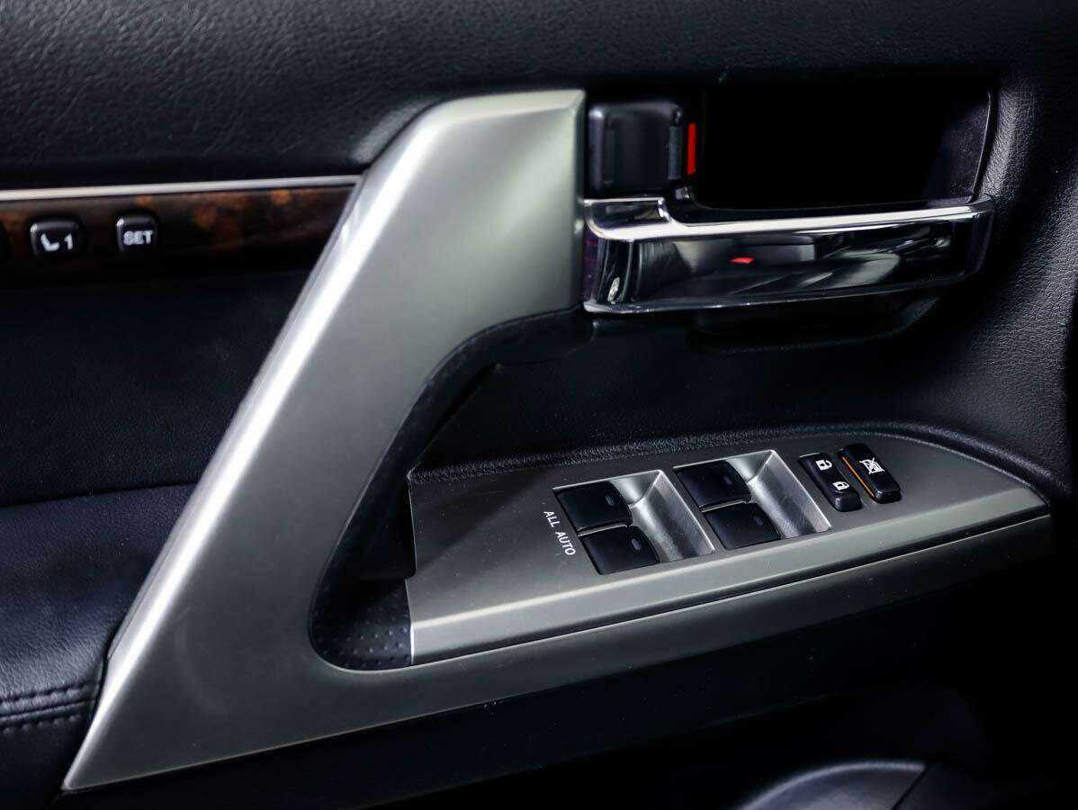 Toyota Land Cruiser с пробегом — 2012 год. Фото: #16