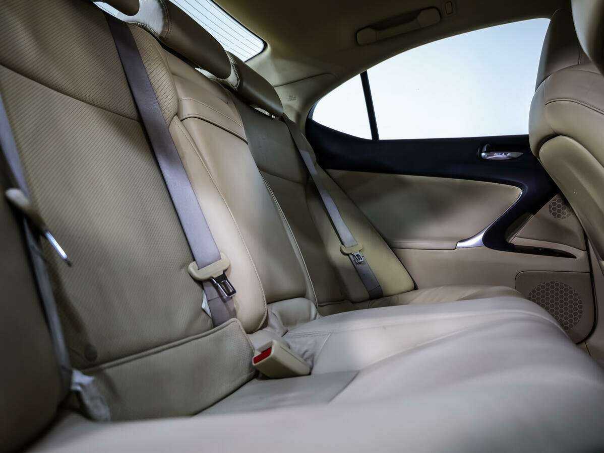 Lexus IS с пробегом — 2007 год. Фото: #11