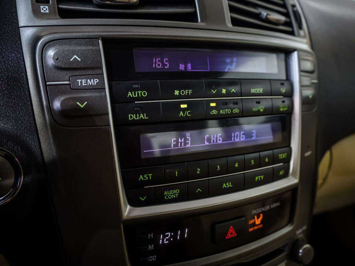 Lexus IS с пробегом — 2007 год. Фото: #12