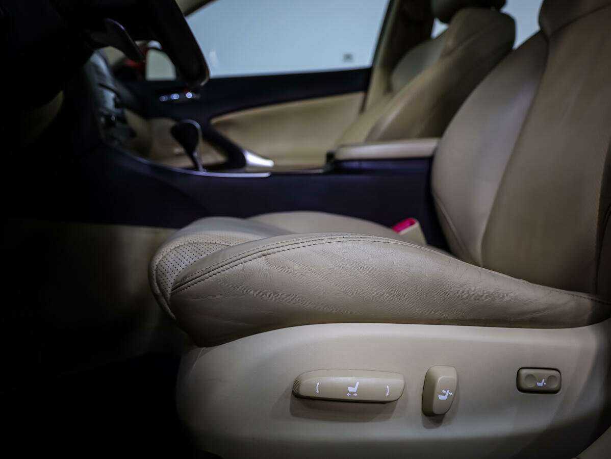 Lexus IS с пробегом — 2007 год. Фото: #16