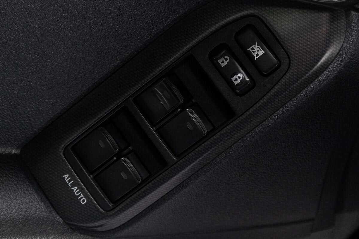 Toyota Land Cruiser Prado с пробегом — 2010 год. Фото: #6