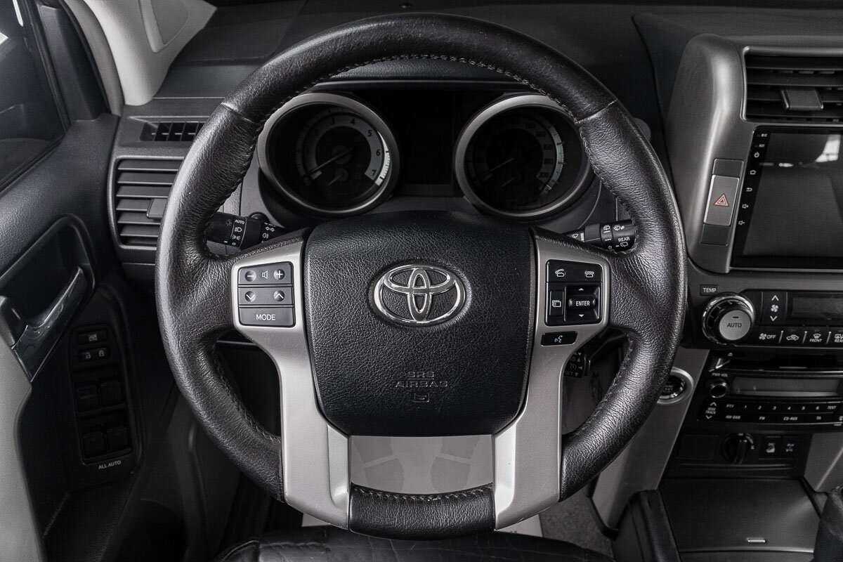 Toyota Land Cruiser Prado с пробегом — 2010 год. Фото: #10