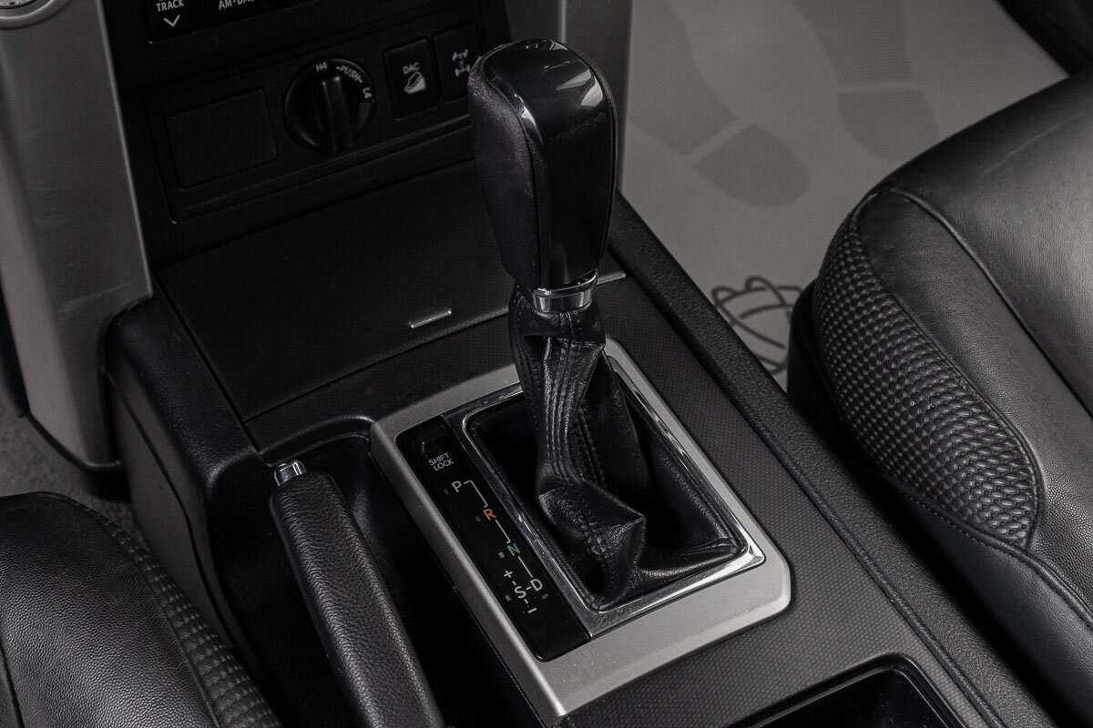 Toyota Land Cruiser Prado с пробегом — 2010 год. Фото: #16