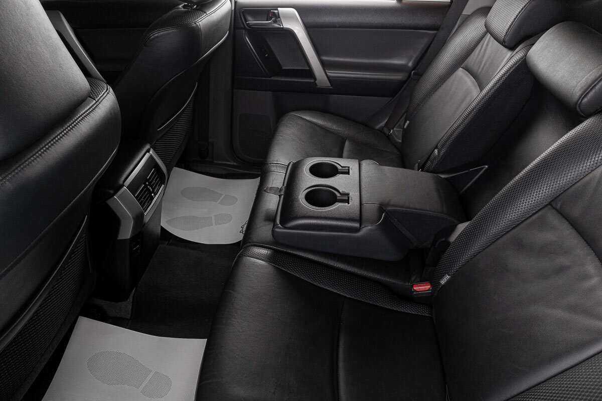 Toyota Land Cruiser Prado с пробегом — 2010 год. Фото: #22