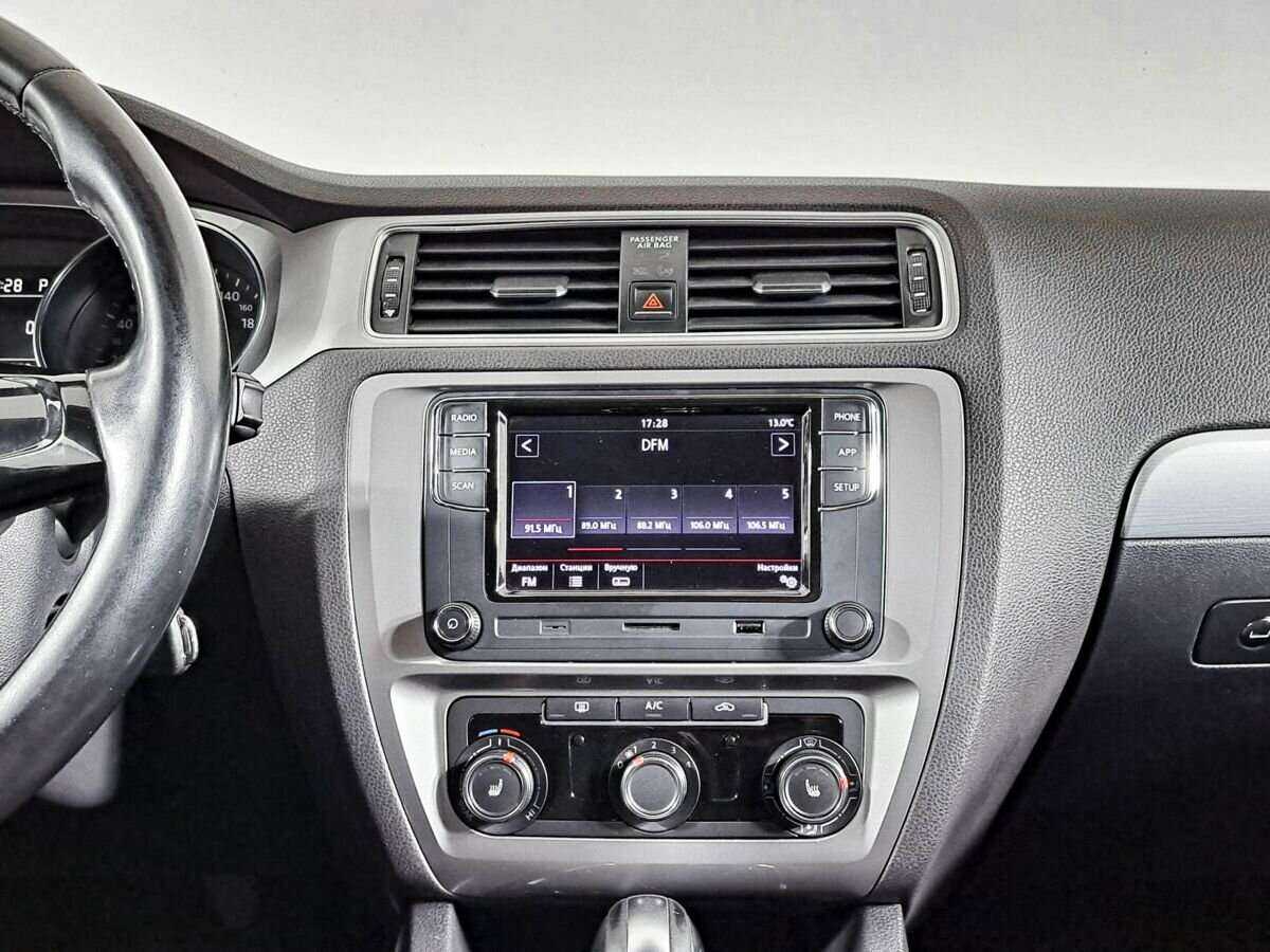 Volkswagen Jetta с пробегом — 2017 год. Фото: #9