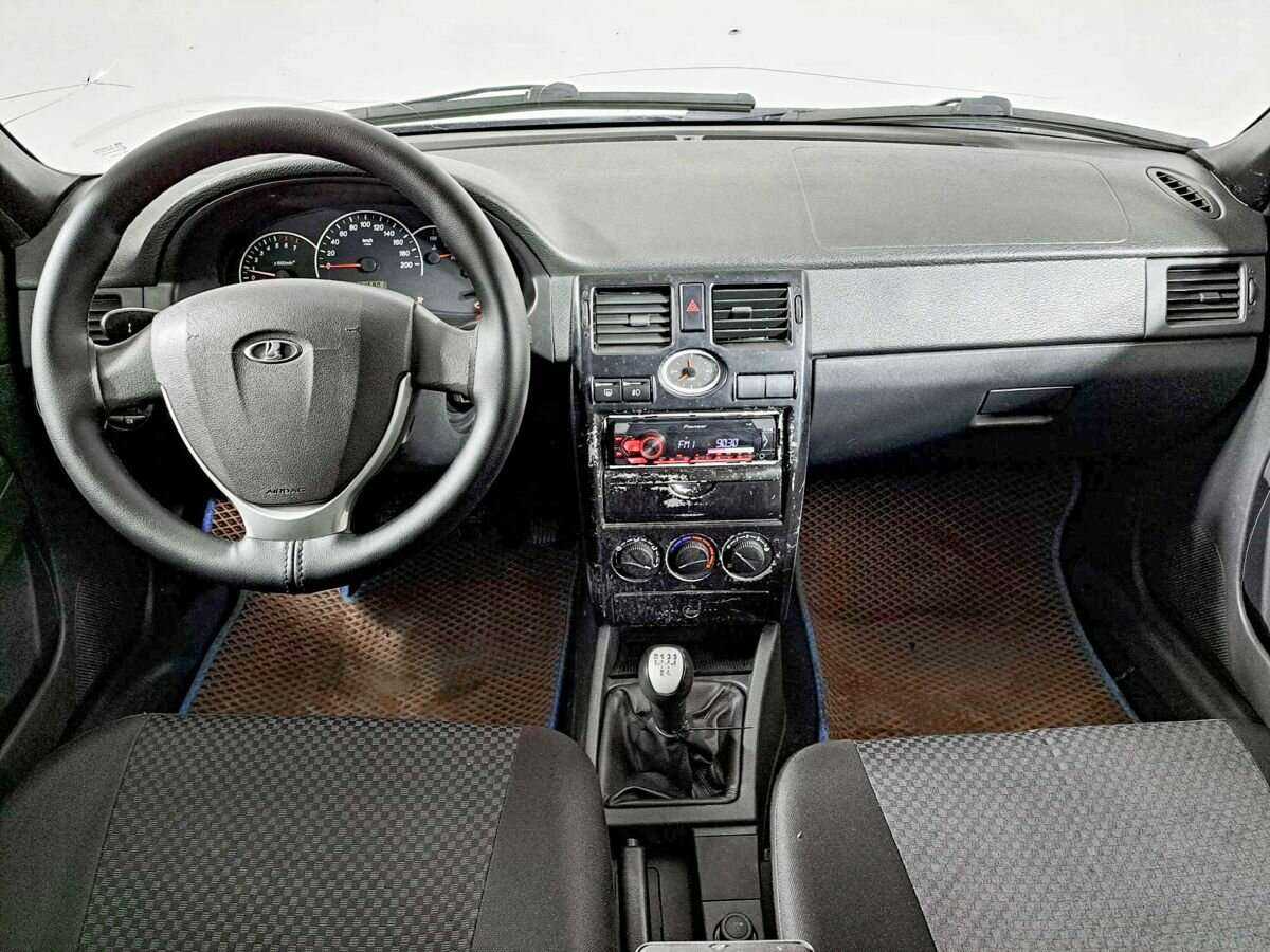 Lada (ВАЗ) Priora с пробегом — 2012 год. Фото: #12