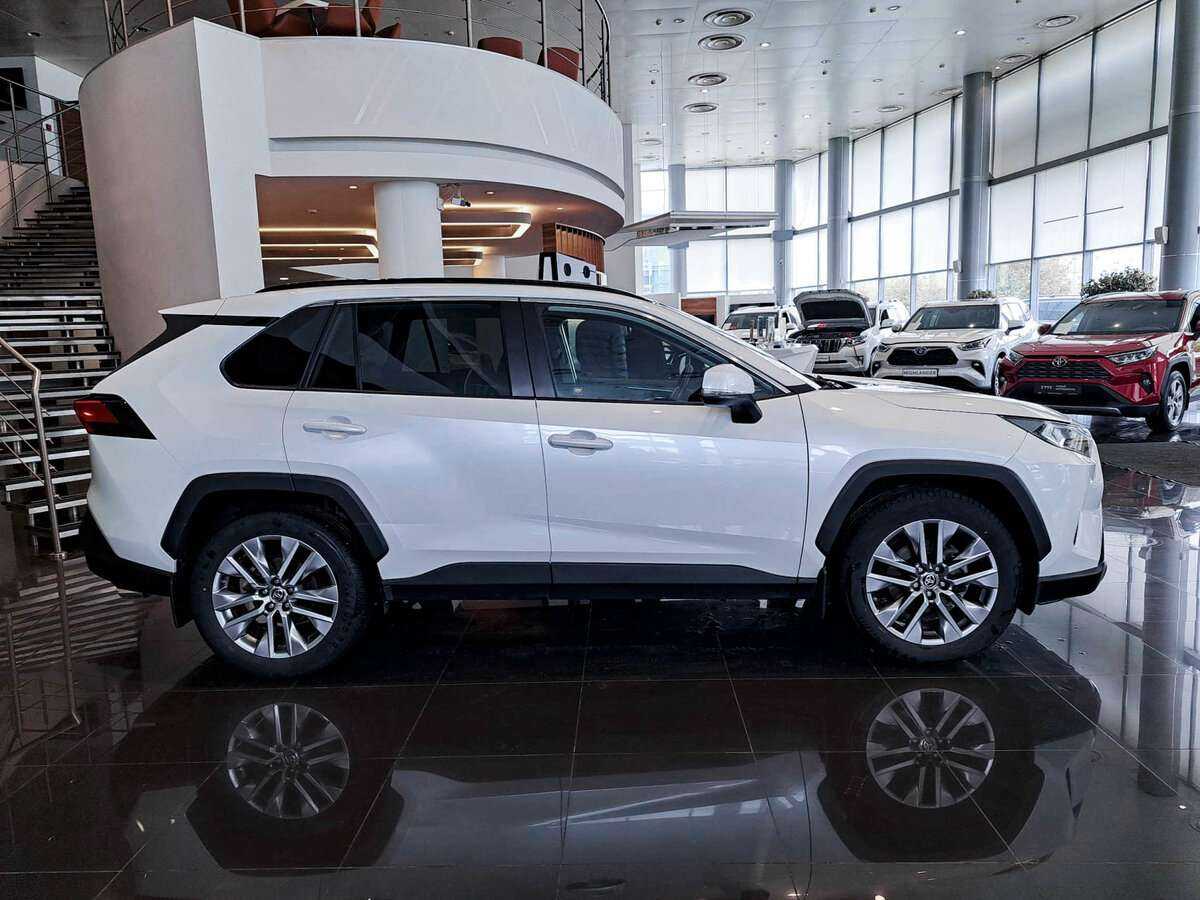 Toyota RAV4 с пробегом — 2021 год. Фото: #3