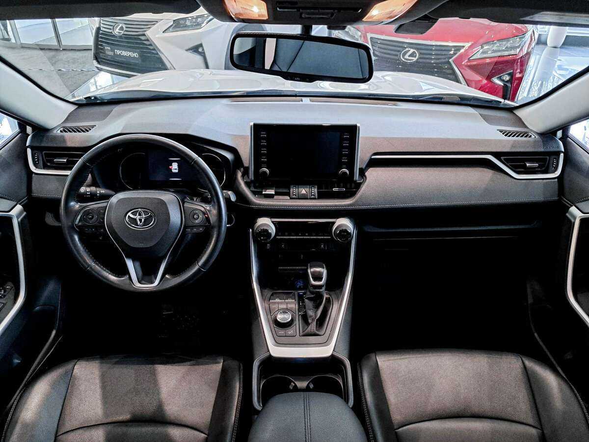 Toyota RAV4 с пробегом — 2021 год. Фото: #11