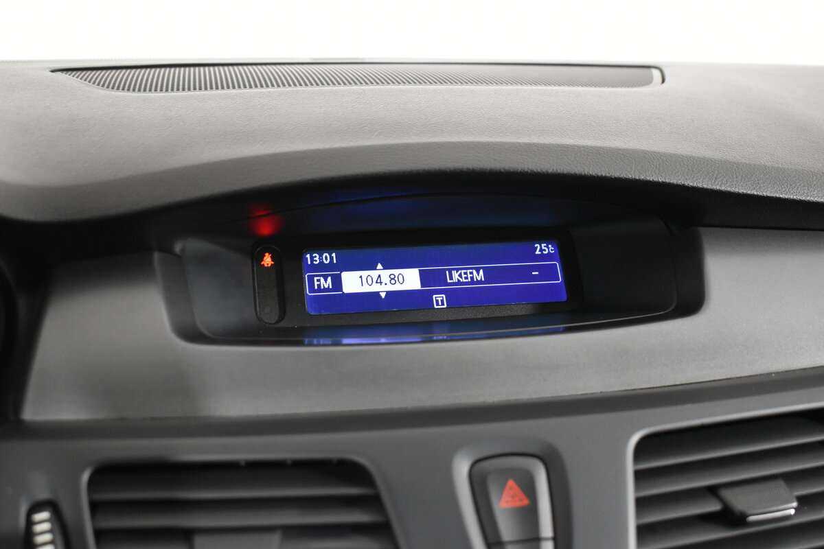 Renault Latitude с пробегом — 2013 год. Фото: #16