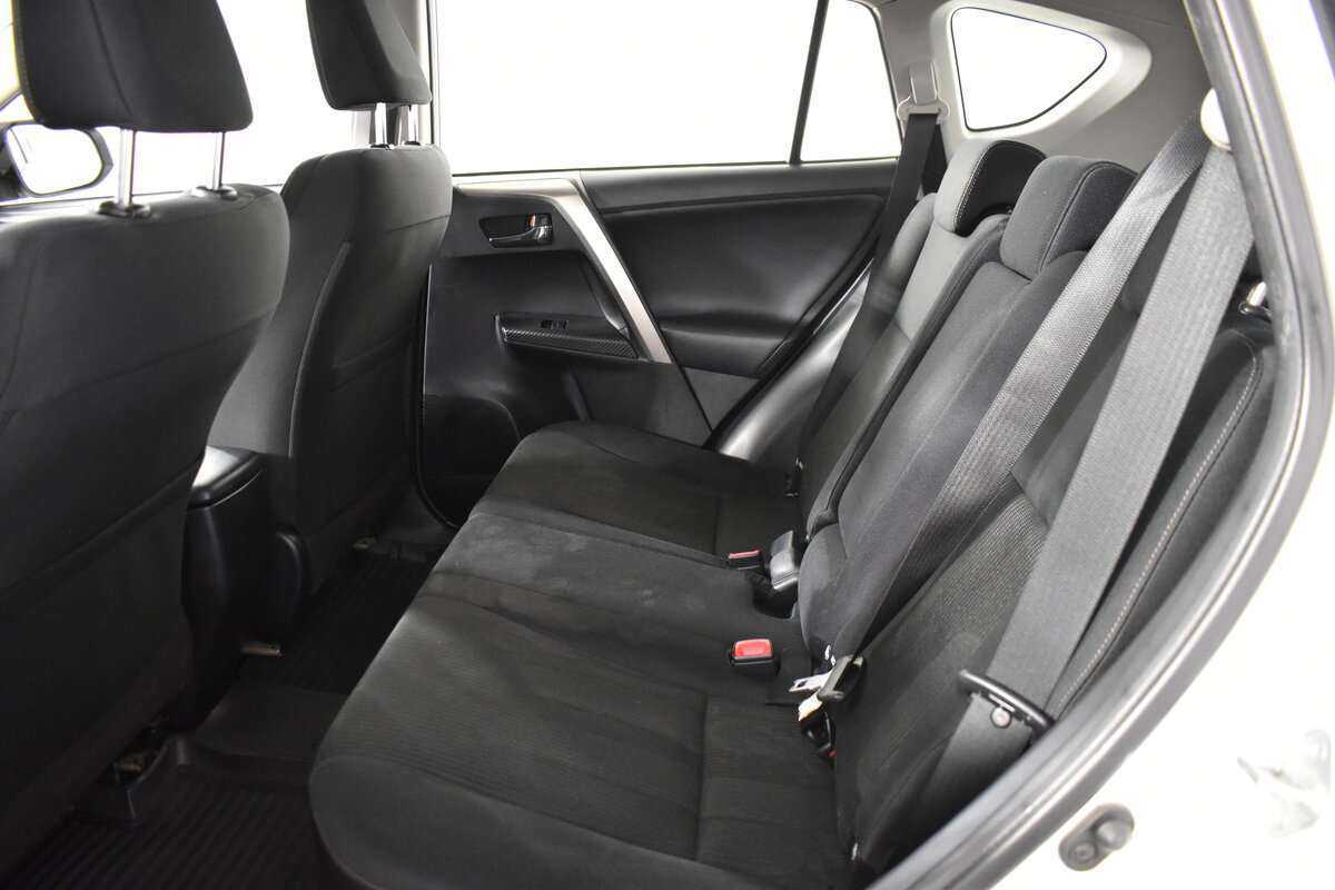 Toyota RAV4 с пробегом — 2013 год. Фото: #6