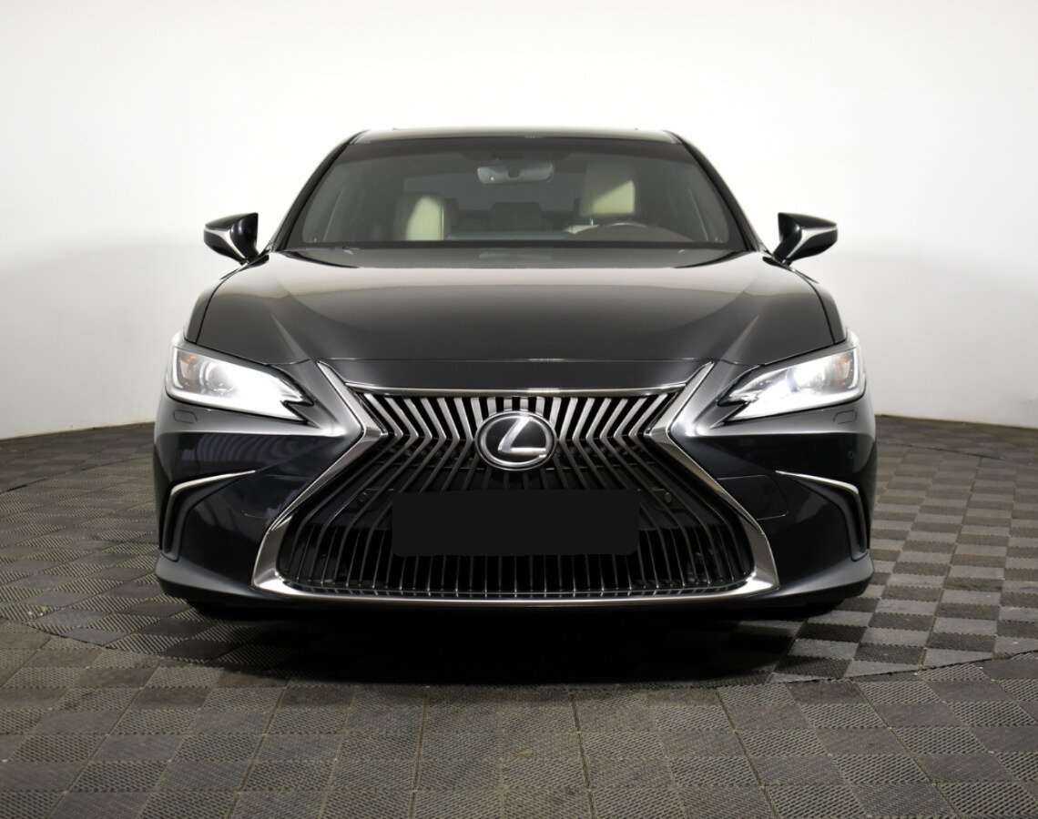 Lexus ES с пробегом — 2018 год. Фото: #1