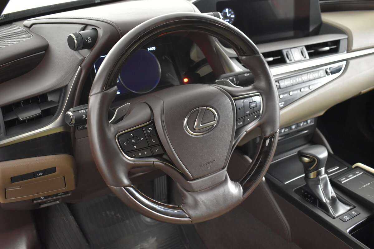 Lexus ES с пробегом — 2018 год. Фото: #10