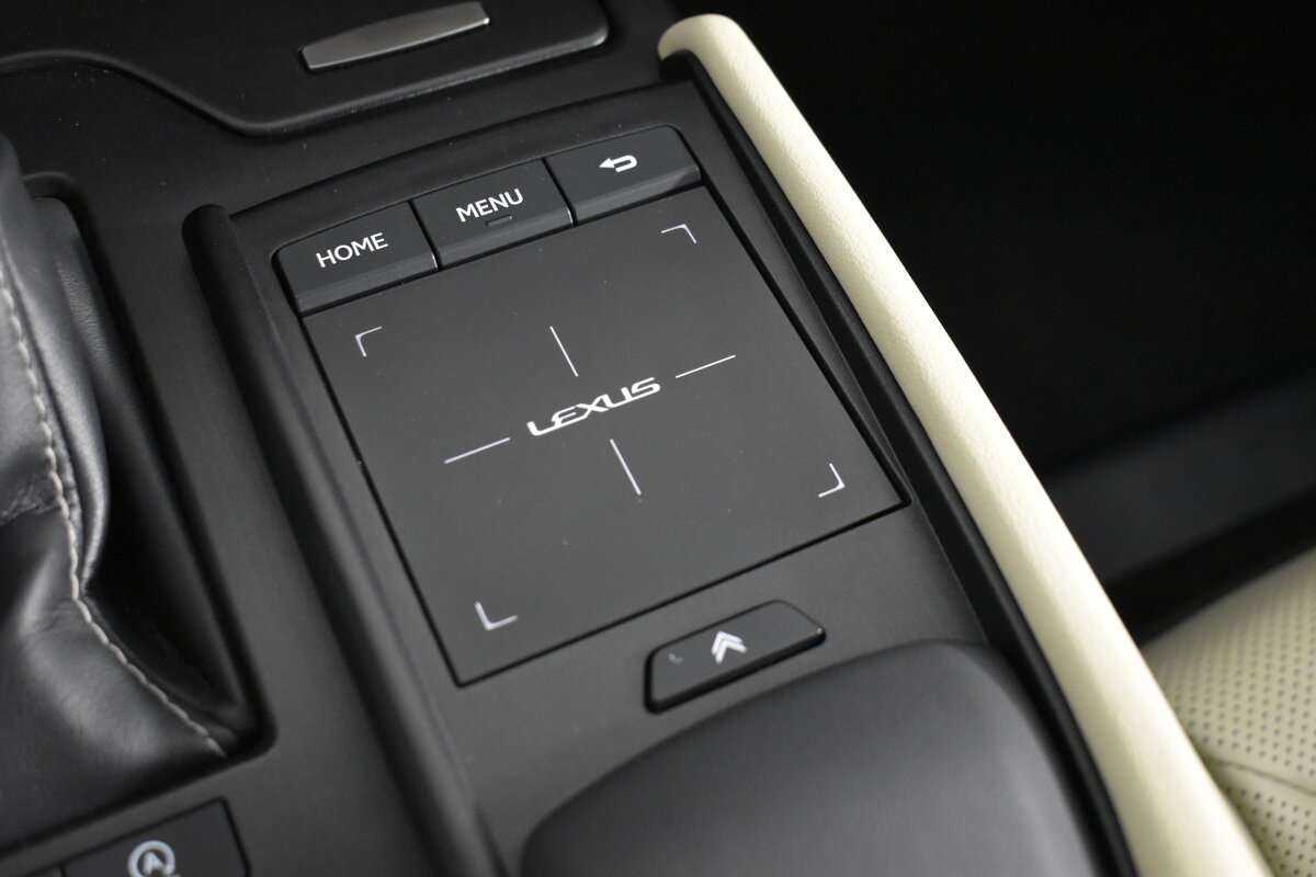 Lexus ES с пробегом — 2018 год. Фото: #13