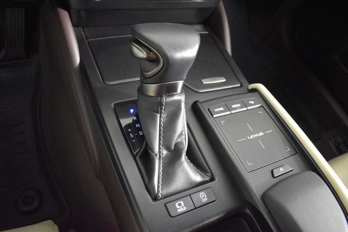 Lexus ES с пробегом — 2018 год. Фото: #14