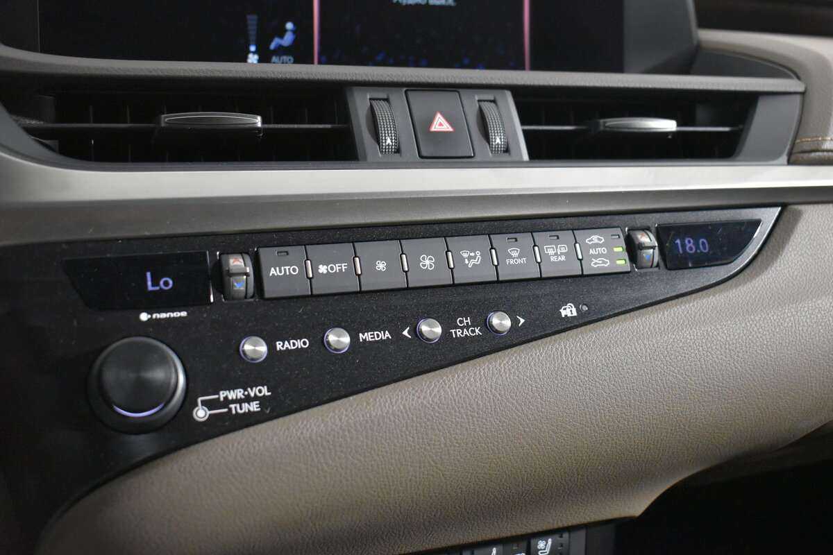 Lexus ES с пробегом — 2018 год. Фото: #16