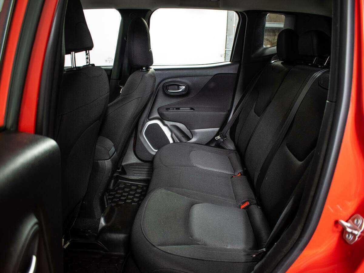 Jeep Renegade с пробегом — 2017 год. Фото: #6