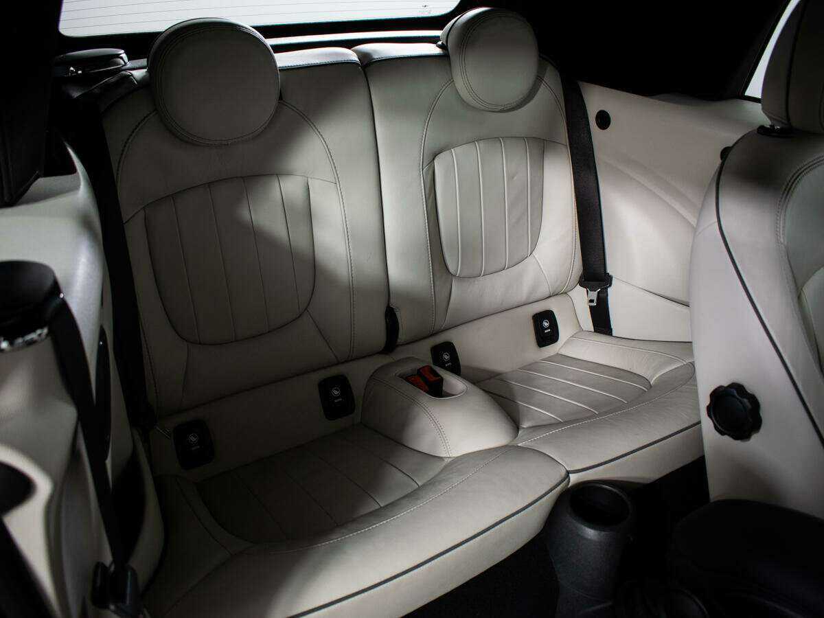 Mini Cabrio с пробегом — 2018 год. Фото: #9