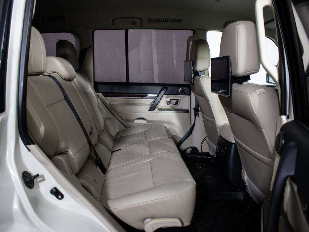 Mitsubishi Pajero с пробегом — 2019 год. Фото: #9