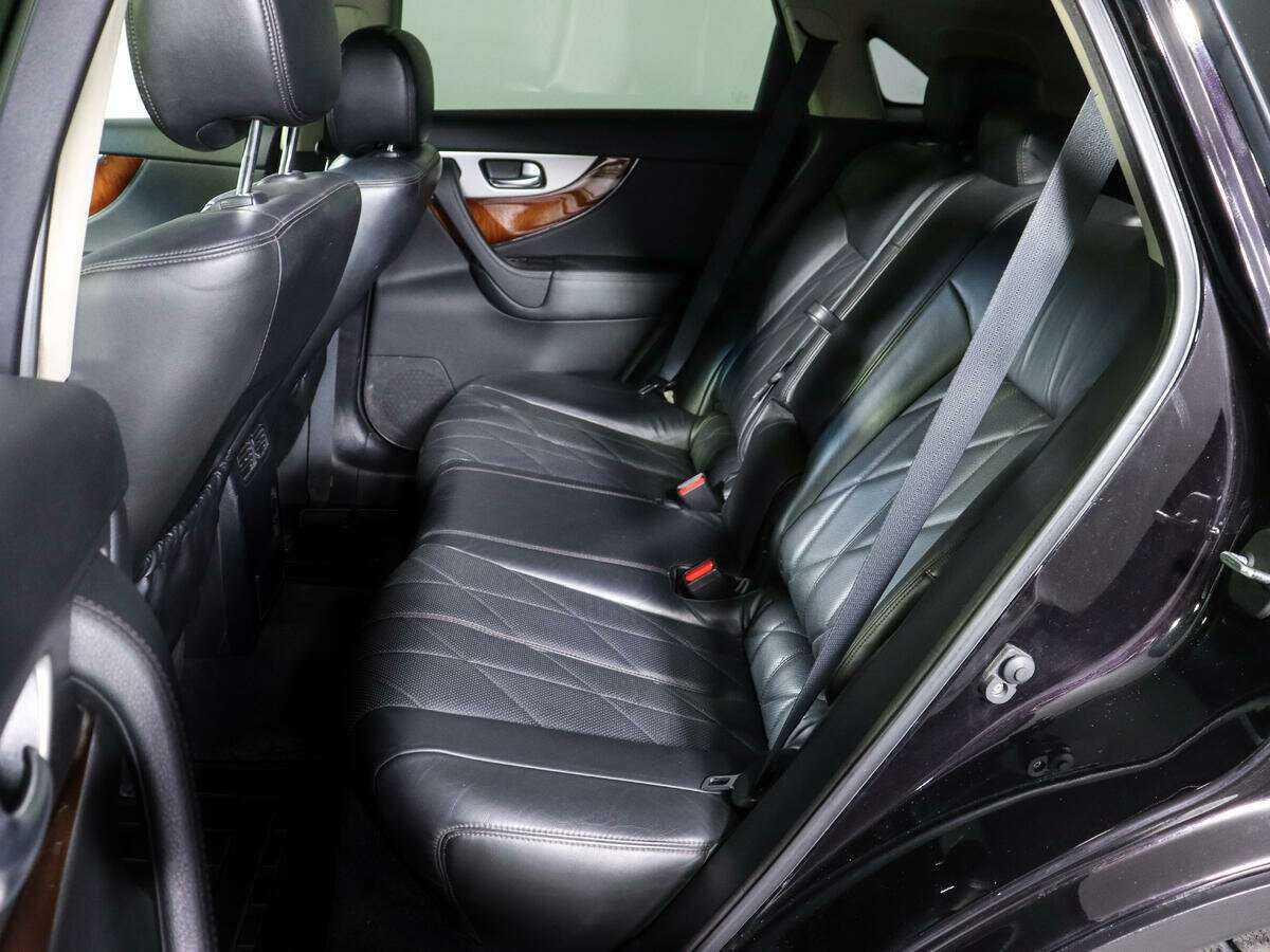 Infiniti FX с пробегом — 2011 год. Фото: #9