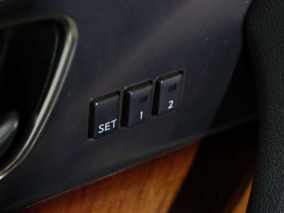 Infiniti FX с пробегом — 2011 год. Фото: #20