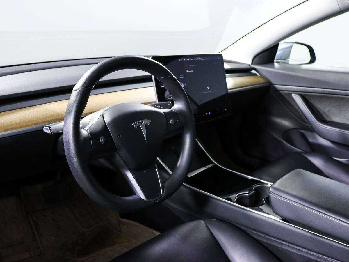 Tesla Model 3 с пробегом — 2020 год. Фото: #11