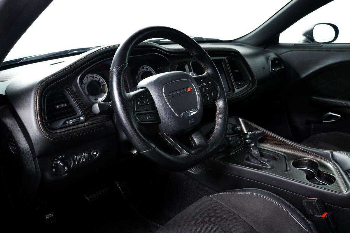 Dodge Challenger с пробегом — 2020 год. Фото: #12