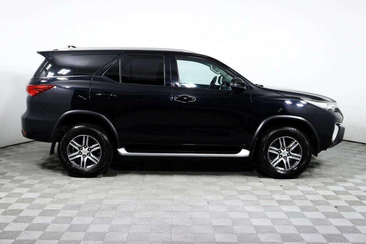 Toyota Fortuner с пробегом — 2018 год. Фото: #3