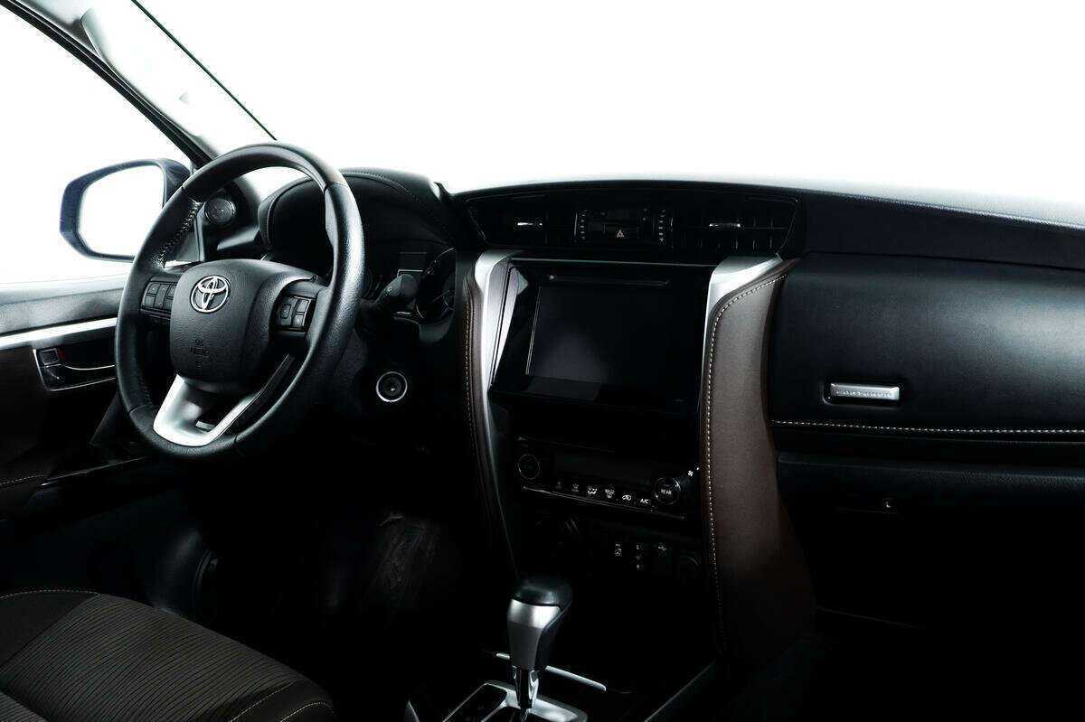 Toyota Fortuner с пробегом — 2018 год. Фото: #8