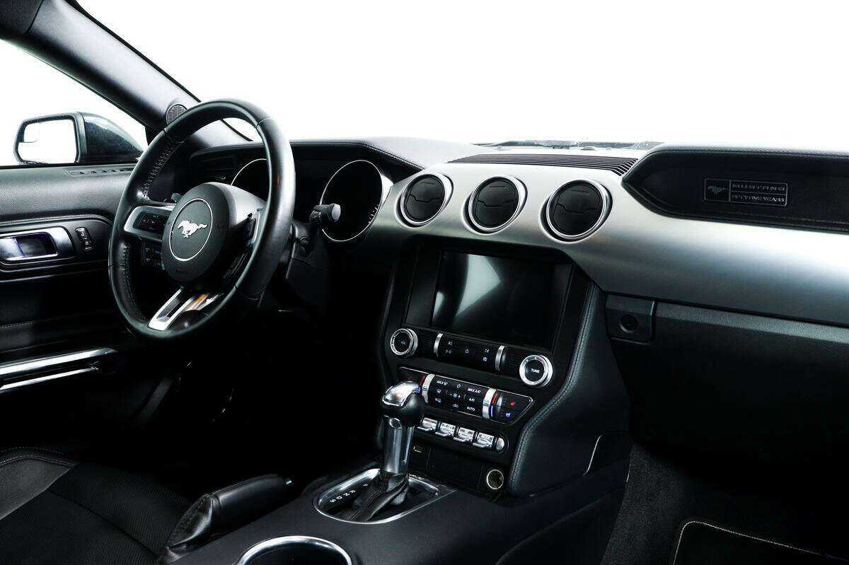 Ford Mustang с пробегом — 2020 год. Фото: #8