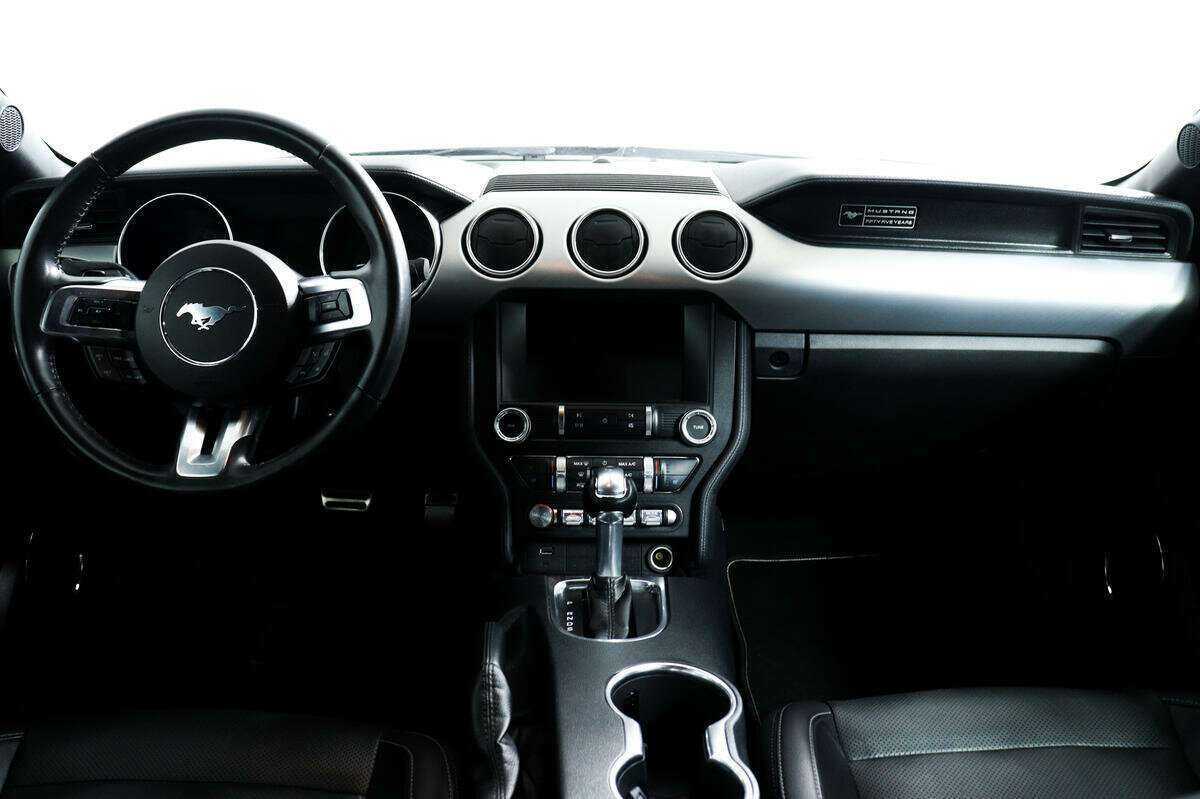 Ford Mustang с пробегом — 2020 год. Фото: #10